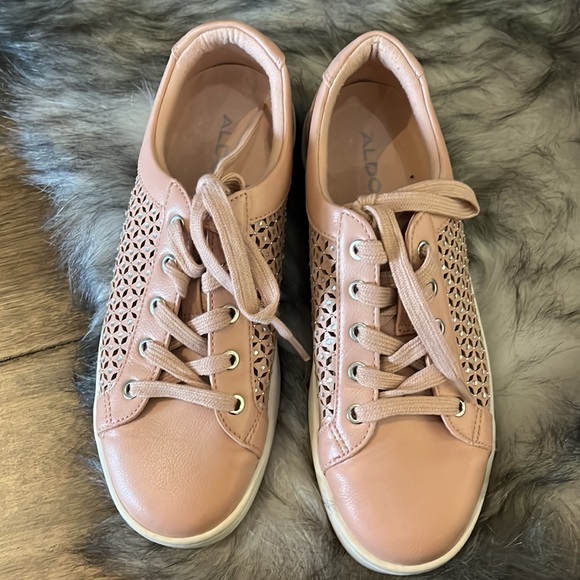 Aldo pink sparkling sneakers! Size 6 - Picture 7 of 7
